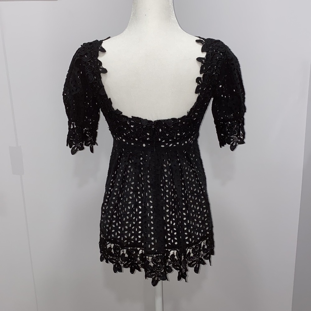 Flower Lace Eyelet Top - Picture 3 of 5